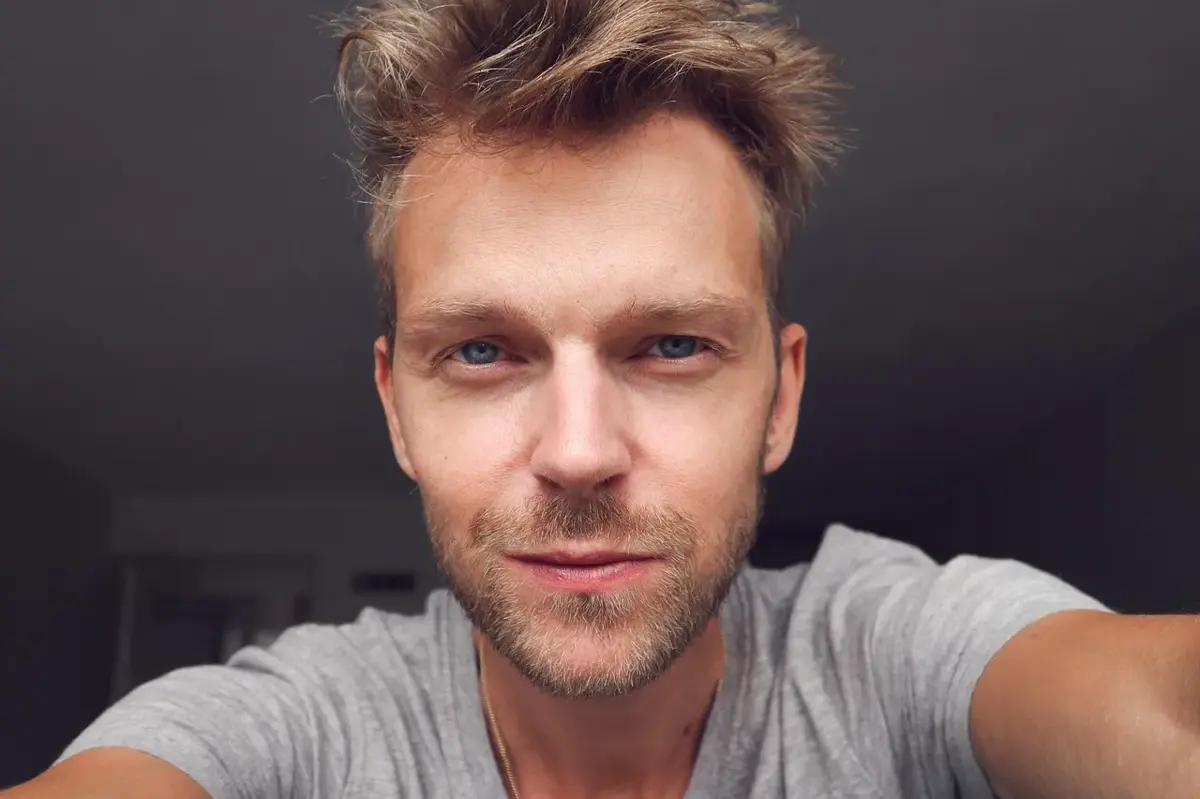 Original customer selfie input 5
